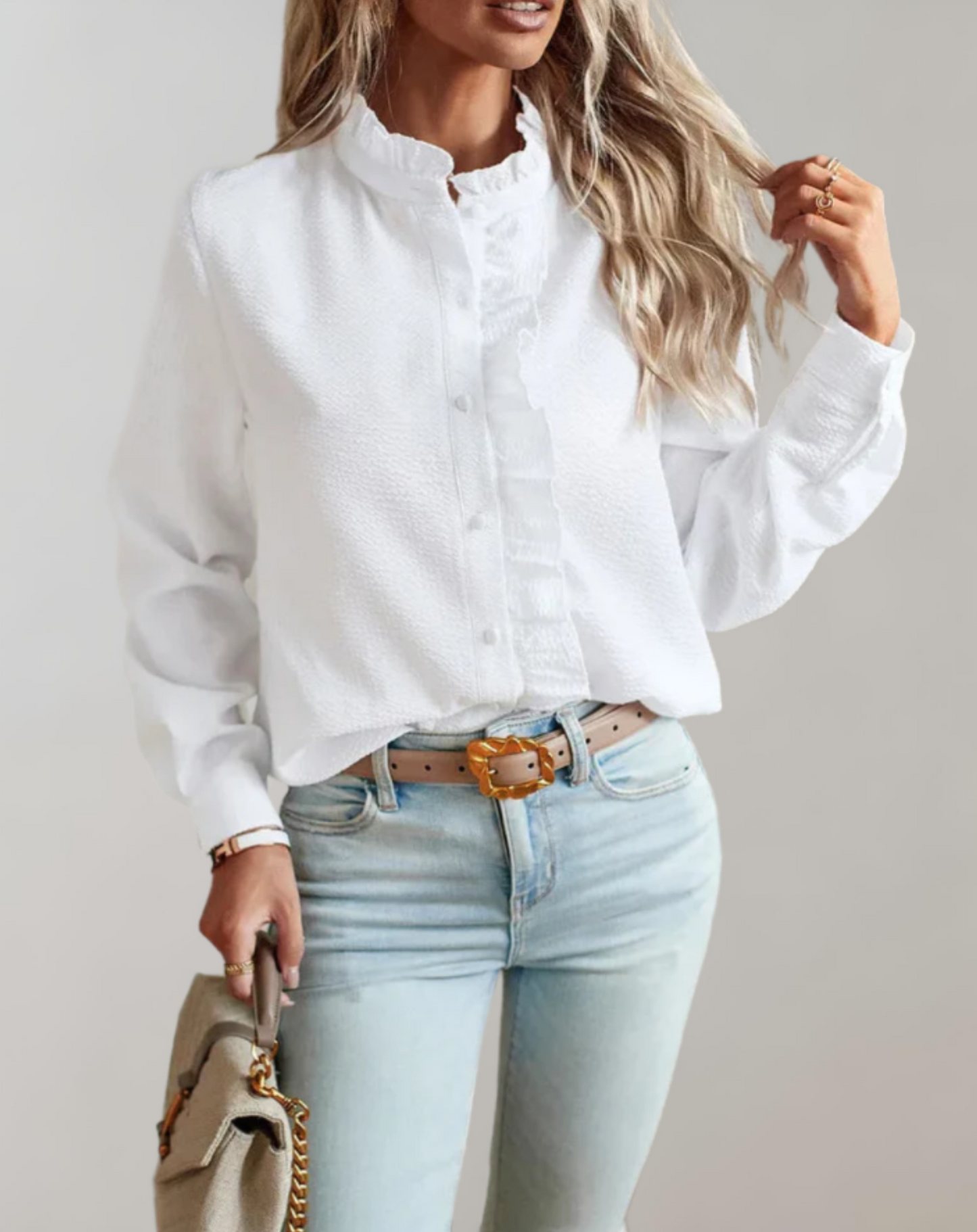 Abelia® | Top holgado con volantes, cuello alto, cierre de botones y manga larga