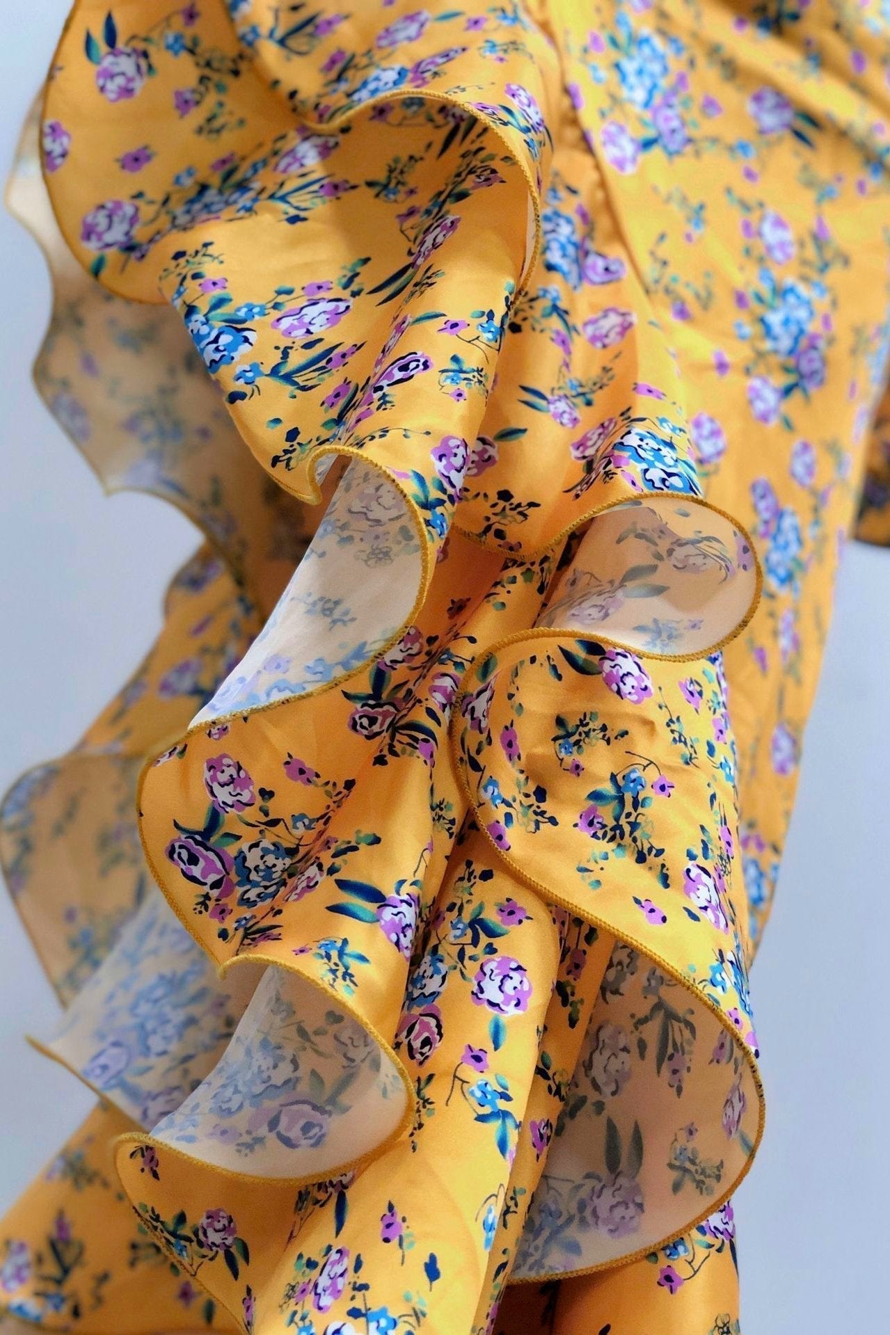 Abigail® | Vestido largo estampado con volantes asimétricos
