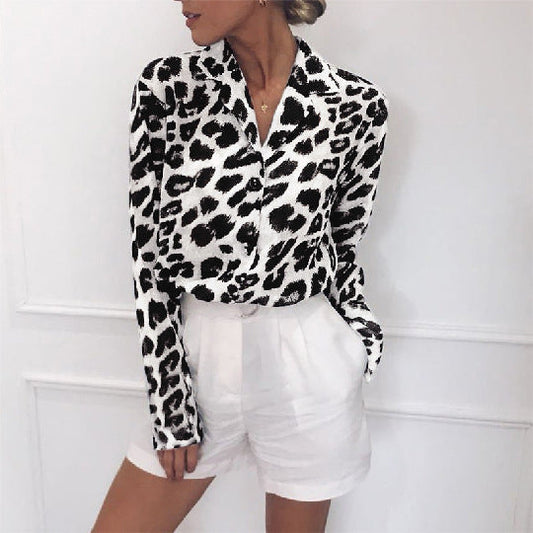 Ávalon® | Elegante blusa de manga larga con estampado de leopardo y cuello vuelto