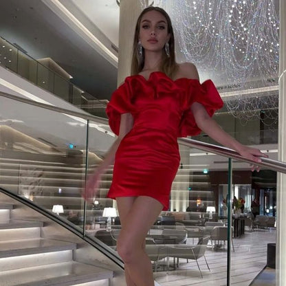 Anoushka® | Vestido de cóctel con hombros descubiertos y detalle de volantes