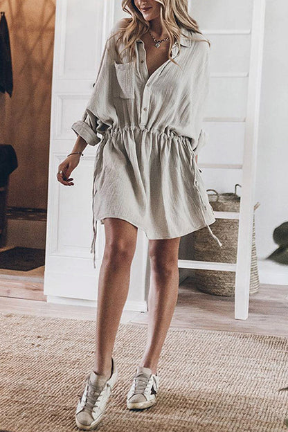 Marjorie® | Vestido estructurado gris con manga remangada y cordón abotonado